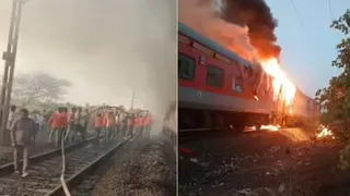 राजधानी एक्सप्रेस से 15 मिनट में बाहर निकाले गए सभी यात्री (फोटो-एएनआइ)