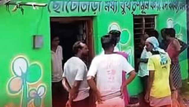 प. मेदिनीपुर में TMC दफ्तर से मिले भारी मात्रा में वोटर और जॉब कार्ड, कई राज खुलने की उम्मीद
