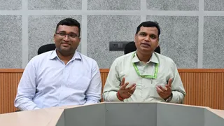 जनगणना कार्य निदेशालय उत्तर प्रदेश के डिप्टी डायरेक्टर अश्वनी दीक्षित और अजय कुमार