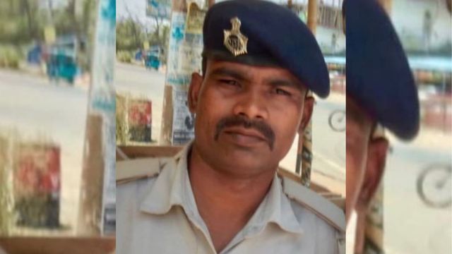सासाराम में घायल हुए बिहार पुलिस जवान मुकेश की वाराणसी में मौत, लखीसराय पहुंचा शव, बालू लदे ट्रैक्टर ने रौंदा था
