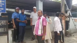 शोकाकुल परिजन। (जागरण)