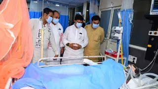 इंदौर के जिला अस्पताल में मृतक अभिषेक कुमार पासवान। (सौजन्य: ग्रामीण)