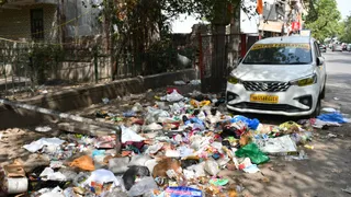 जीडी कॉलोनी में गंदगी स्थानीय निवासियों के लिए गंभीर समस्या बन गई।