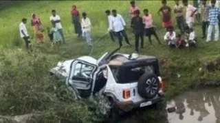 थार गाड़ी सड़क हादसे का शिकार। फोटो जागरण