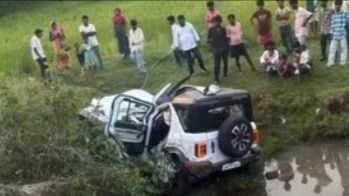 रांची-चाईबासा रोड पर हादसा: हिरनी फॉल से लौट रही थार पुलिया से नीचे गिरी, 1 की मौत; 3 घायल
