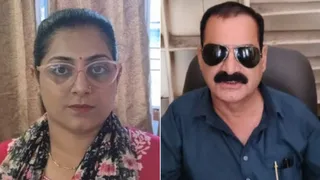 सुजानपुर नगर परिषद चुनाव में जीतीं बहू ज्याेतिका और ससुर मनोज।