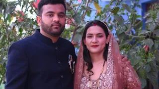 शाहपुर नगर पंचायत से भाजपा समर्थित बबिता पति के साथ।