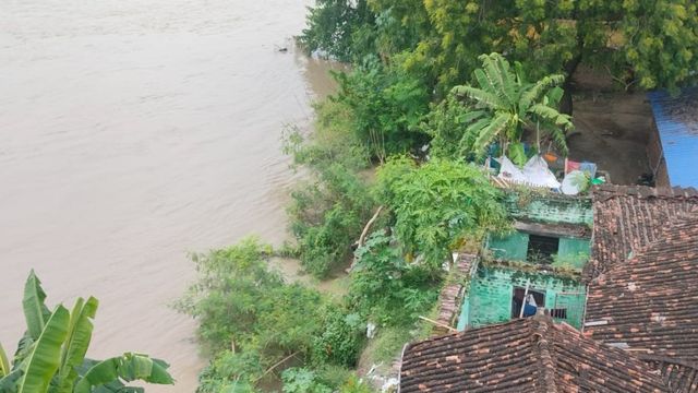 वैशाली के गोपालपुर में गंगा कटाव से डूब सकते हैं एक दर्जन परिवारों के घर, ग्रामीण ने जताई नाराजगी
