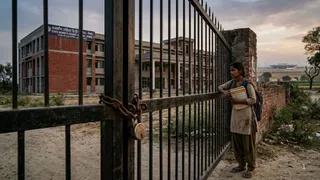 राजकीय महिला डिग्री कॉलेज विभागीय लापरवाही के कारण चालू नहीं हो सका। इमेज एआई
