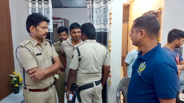 पटना में बदमाशों का आतंक: कागज का बंडल दिखाकर उड़ाए 1.70 लाख रुपये, ऑटो में महिला के जेवर गायब

