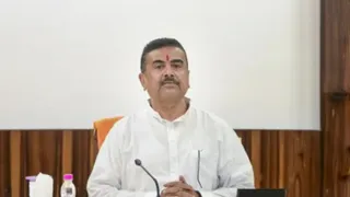 मुख्यमंत्री सुवेंदु अधिकारी ने कैबिनेट बैठक की अध्यक्षता की। (सोर्स - पीटीआई)