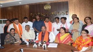 पूर्व मुख्यमंत्री रघुवर दास के साथ श्रवण राय और विधायक रागिनी सिंह। (फाइल फोटो)