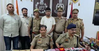 फर्जी मार्कशीट मामले में पकड़े गए आरोपित राघव सर्राफ के बारे में जानकारी देते डीसीपी दक्षिण दीपेंद्र नाथ चौधरी। जागरण