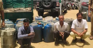 पकड़े गए आरोपित। जागरण