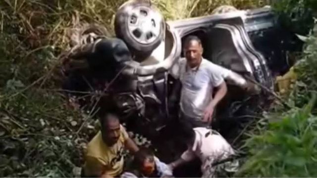 शिमला से सोलन जा रही कार 150 फीट गहरी खाई में गिरी, युवती की मौत व चार की हालत गंभीर