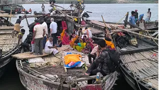 विक्रमशिला पुल बंद, कारोबारियों की फेरी सेवा पर लगा ग्रहण
