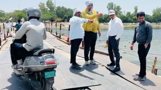 विधायक ने देखी पैंटून पुल की हालत।