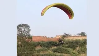 पैरामोटर ग्लाइडर उड़ान का ट्रायल।