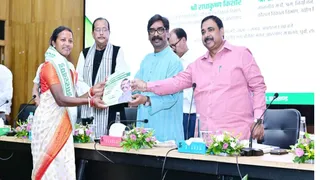 झारखंड में हजारों नई बहालियां जल्द: मुख्यमंत्री हेमंत सोरेन ने सौंपे नियुक्ति पत्र। (फोटो: संजय सुमन)