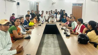 भागलपुर नगर विधायक रोहित पांडेय से बास्केटबॉल खिलाड़ी और उनके अभिभावकों से की बातचीत