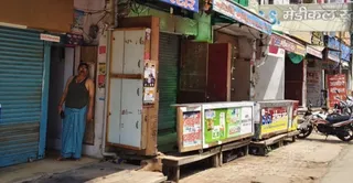 स्टेशन बजरिया में बंद पड़े मेडिल स्टोर। जागरण