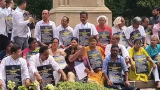 बंगाल विधानसभा परिसर में TMC का धरना प्रदर्शन। (सोशल मीडिया)