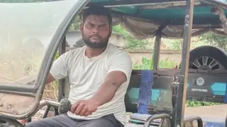 राज्य स्वर्ण पदक विजेता हबीबुर शेख: महंगी साइकिल के अभाव में टोटो चालक बना। (फोटो: जागरण)