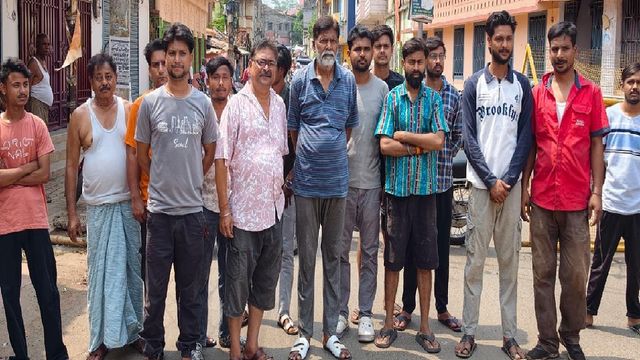झारखंड की उपराजधानी में पारा चढ़ते ही चरमराई बिजली व्यवस्था, लोगों ने दो घंटे सड़क जाम कर जताया विरोध

