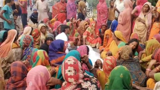 मधेपुरा में सड़क हादसे के बाद बवाल: एग्जीक्यूटिव असिस्टेंट की मौत पर NH जाम, पत्नी को नौकरी देने की मांग
