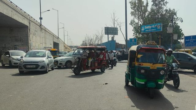 दिल्ली-NCR में कैब-ऑटो की हड़ताल, 68 से ज्यादा यूनियन 'चक्का जाम' में शामिल; बेहतर वेतन और एप पॉलिसी की मांग