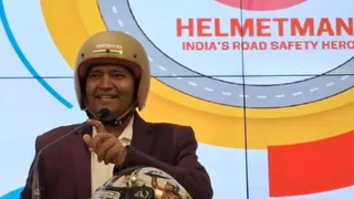 हेलमेट मैन राघवेंद्र। फोटो जागरण