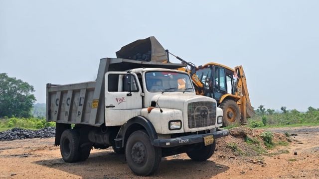 रामगढ़ में कोयला चोरी के खिलाफ बड़ी कार्रवाई, पुलिस और CCL सुरक्षाकर्मियों की छापामारी में 30 टन जब्त
