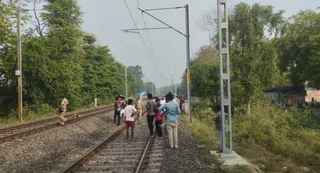 मौके पर जुटी भीड़। जागरण