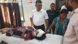 सिंहपोखरिया के पास सड़क हादसे में गंभीर रूप से घायल गीता बालमुचू का सीएचसी चाईबासा में चल रहा इलाज।