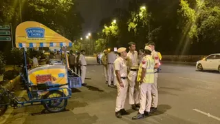 दिल्ली के रोहिणी में पुरानी रंजिश के चलते दो गुटों में हिंसक झड़प हुई। फाइल फोटो