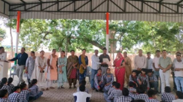 हरियाणा में छात्रा के नाम पर रखा सड़क का नाम, 12 बोर्ड में किया था टॉप
