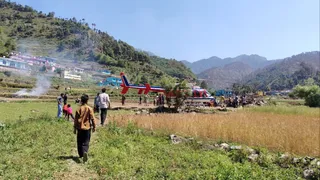 बदरीनाथ से लौट रहे हेलीकॉप्टर की इमरजेंसी लैंडिंग।