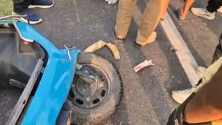 खटीमा के चकरपुर-बनबसा के बीच हुई घटना में क्षतिग्रस्त स्कूटी व टस्कर का टूटा दांत का हिस्सा। जागरण