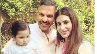 प्रिया कपूर ने बच्चों की शिक्षा के लिए हाई कोर्ट से धन मांगा।