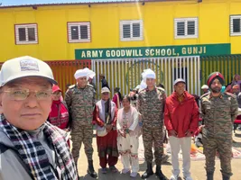 सेना के उच्च अधिकारियों ने विद्यालय भवन का लोकार्पण कर भवन ग्राम पंचायत गुंजी को सौंपा।