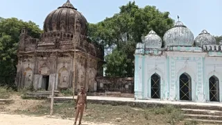 विवादित ढांचों के पास पीएसी तैनात