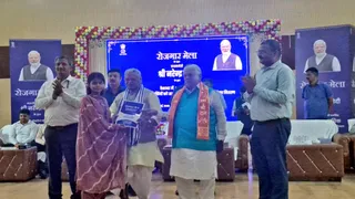 गया रोजगार मेला: पंडित दीनदयाल उपाध्याय रेल मंडल ने 74 युवाओं को सौंपे नियुक्ति पत्र।