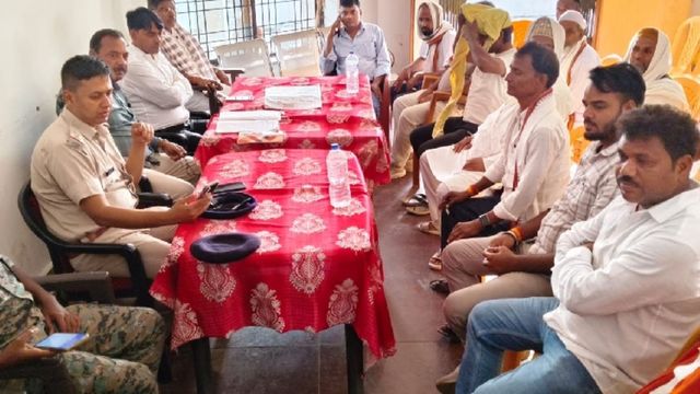 गढ़वा में बकरीद को लेकर प्रशासन ने की शांति बैठक, प्रतिबंधित पशुओं की कुर्बानी पर पूर्ण रोक
