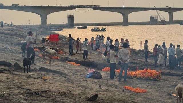 चिताओं के बीच जिंदगी जोड़ रहा बेली ब्रिज