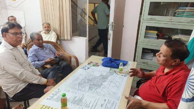 हरियाणा के पूर्व मंत्री के घर लगी भीषण आग, पड़ोसियों ने बचाई जान; डाइनिंग रूम में AC की तारों से उठीं लपटें
