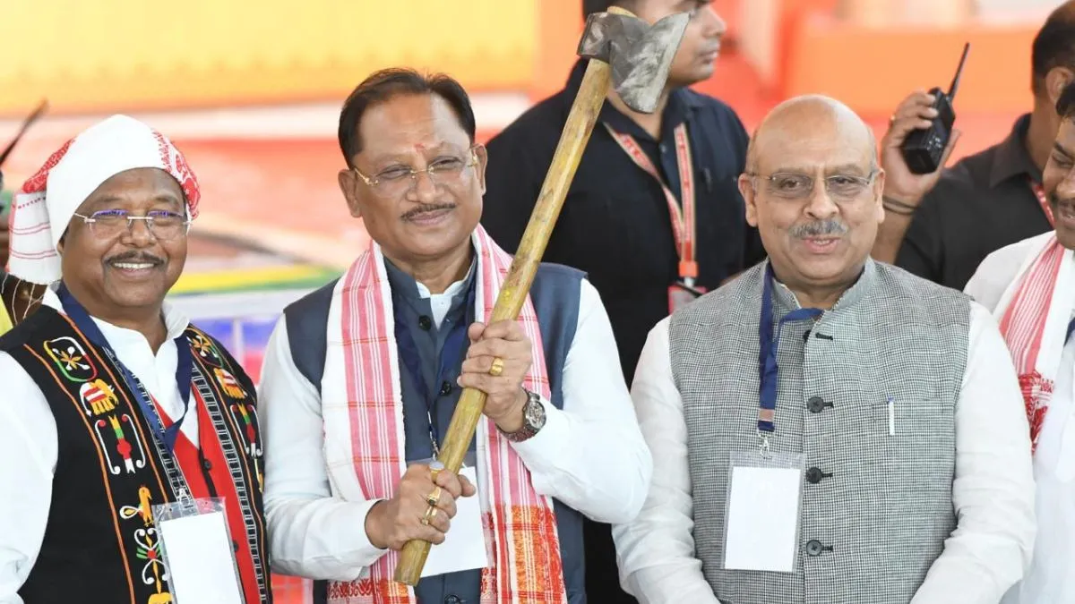 दिल्ली के लाल किला मैदान में जनजातीय अस्मिता का महाकुंभ, बिरसा मुंडा की  150वीं जयंती पर जुटे देशभर के हजारों प्रतिनिधि - birsa munda 150th national  tribal ...