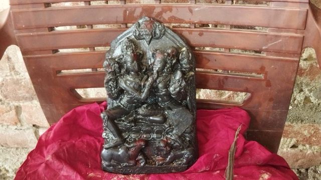 जमुई में तालाब खुदाई में मिली 1200 साल पुरानी उमा-महेश्वर की दुर्लभ प्रतिमा, देखने के लिए उमड़ी भीड़
