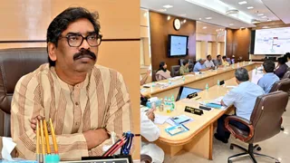 मीटिंग की अध्यक्षता करते हेमंत सोरेन। फोटो X@HemantSorenJMM