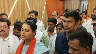 शेरघाटी में मीडिया से बात करतीं खेल मंत्री श्रेयसी सिंह। जागरण