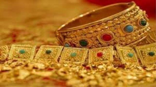 Gold Silver Price Today: ये क्या! चांदी में अचानक आई तूफानी तेजी, सोना भी उछला; आपके शहर में कितना हुआ दाम?